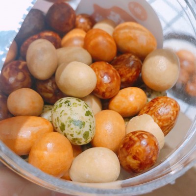 308克小曲家多彩鱼皮花生豆休闲小零食1箱30桶鱼皮花生豆好看好吃图5