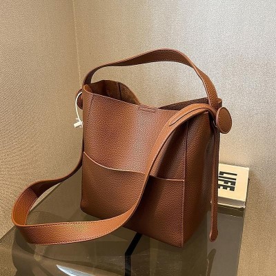 秋冬复古小众设计包包女包2022新款通勤单肩包休闲百搭斜挎水桶包图2