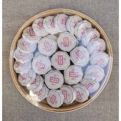 v批发云南普洱生茶叶 老班章玲珑小饼 迷你小沱茶棉纸竹盘装280克图4
