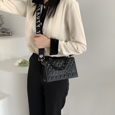 包包女2022春夏新款ins高级感斜跨包小众设计时尚菱格手提单肩包图5