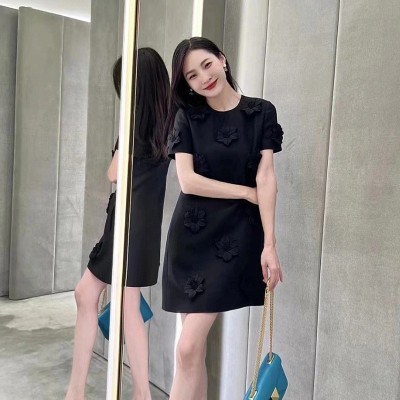2023春夏新款玫粉色重工立体花朵连衣裙女小个子短款小裙子图2
