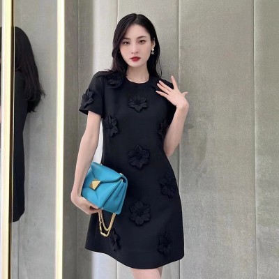 2023春夏新款玫粉色重工立体花朵连衣裙女小个子短款小裙子图3