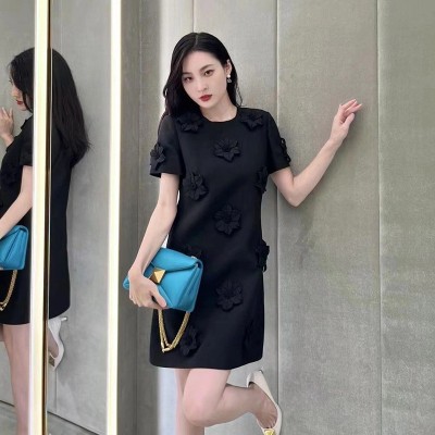 2023春夏新款玫粉色重工立体花朵连衣裙女小个子短款小裙子