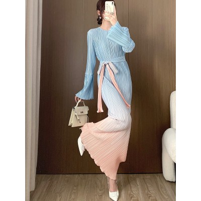 时尚渐变裙子秋季女长袖高级感礼服裙长款针织连衣裙图2