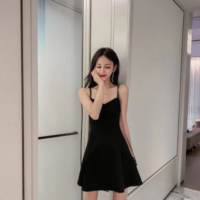 新款夏季连衣裙女内搭打底显瘦吊带a字短裙赫本小黑裙小个子