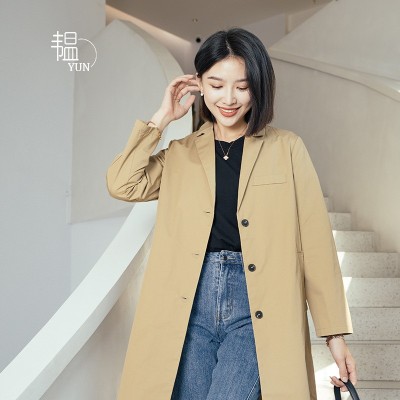 YUN韫衬衫女中长款风衣慵懒风2024新款港风开衫爆款方格衬衣外套图2