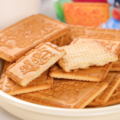俄罗斯进口零食老式牛奶饼干金箱子爱比可早餐饼干整箱休闲零食品图3