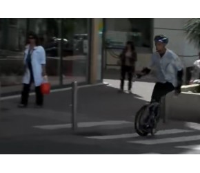 用自行车轮子做出的轮滑鞋，最高时速35KM/H，出行零油耗