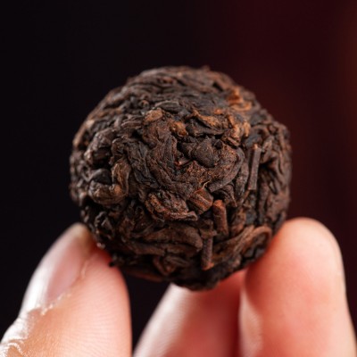 云南普洱茶源头厂家批发送礼定制紧压迷你小沱茶古树普洱 熟茶龙珠图2
