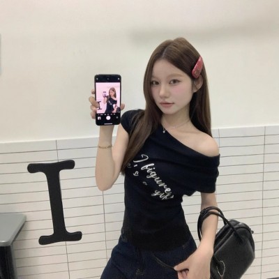 一字领短袖修身T恤女2025夏季字母印花显瘦辣妹百搭短款露肩上衣图3