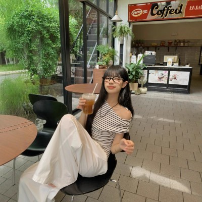 设计感斜肩短袖T恤女2025夏季新款辣妹修身显瘦露肩条纹学生上衣图3