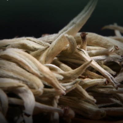 云南古树月光白银芽普洱茶 春季茶叶 甜润茶香银白色500g散装白茶图2