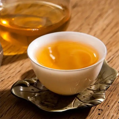 2023珍藏曼松贡茶生茶云南七子茶饼汤色橙黄透亮普洱茶茶饼357克图2