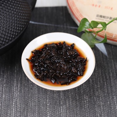 厂家批发老树乔木云南勐海古树普洱饼茶357g七子饼熟普紧压熟茶图4