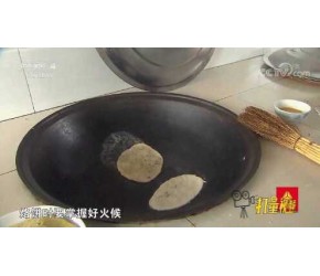 特色美食蒙古馅饼，面稀皮薄馅儿细，不露馅是个技术活